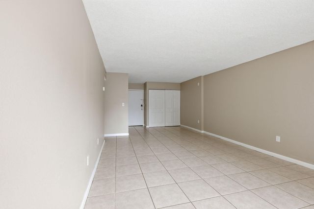 9360 Fontainebleau Boulevard Apt 310, Miami, FL 33172