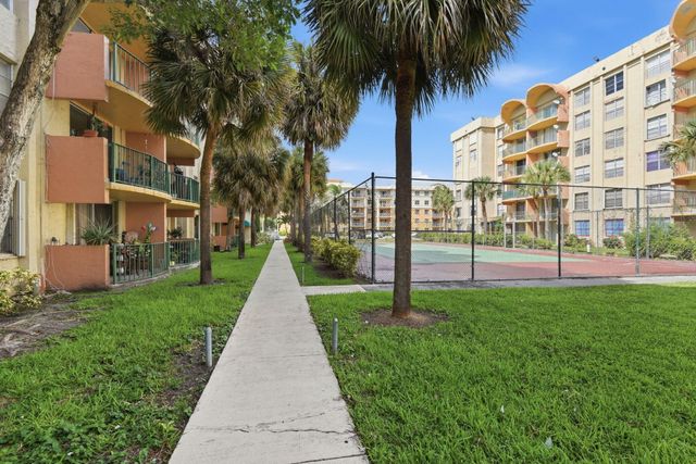 9360 Fontainebleau Boulevard Apt 310, Miami, FL 33172