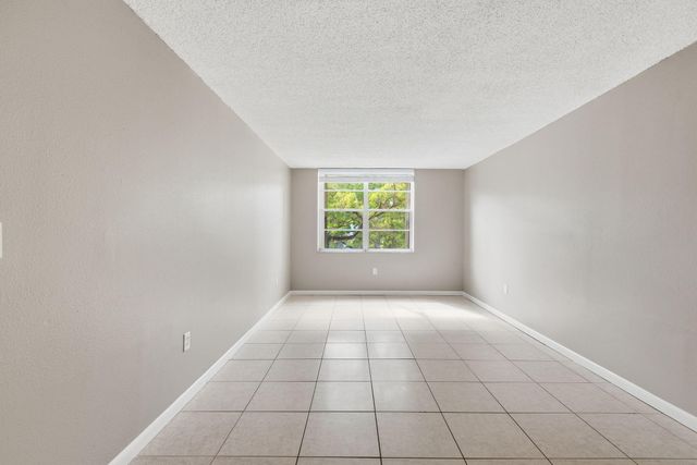 9360 Fontainebleau Boulevard Apt 310, Miami, FL 33172