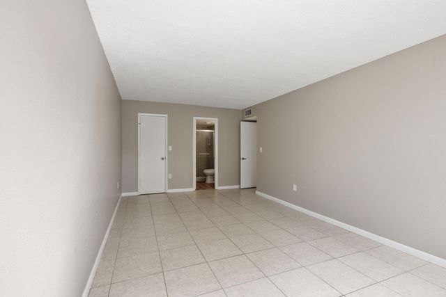 9360 Fontainebleau Boulevard Apt 310, Miami, FL 33172
