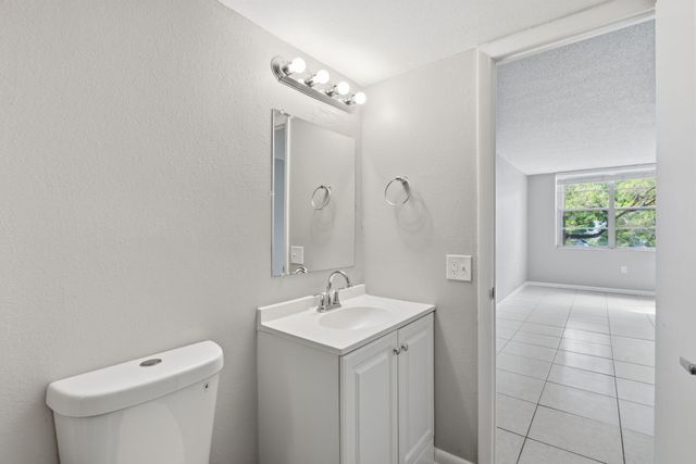 9360 Fontainebleau Boulevard Apt 310, Miami, FL 33172