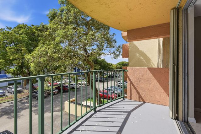 9360 Fontainebleau Boulevard Apt 310, Miami, FL 33172