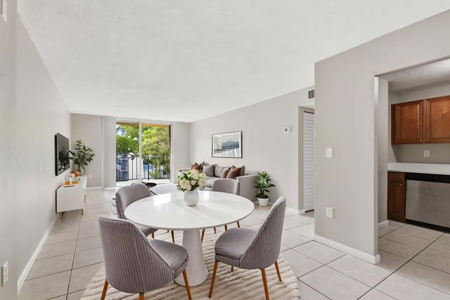 9360 Fontainebleau Boulevard Apt 310, Miami, FL 33172