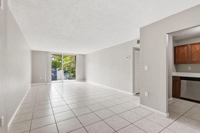 9360 Fontainebleau Boulevard Apt 310, Miami, FL 33172