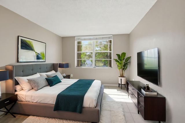 9360 Fontainebleau Boulevard Apt 310, Miami, FL 33172