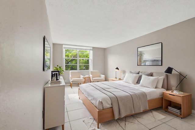 9360 Fontainebleau Boulevard Apt 310, Miami, FL 33172