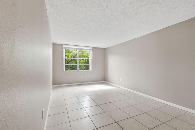 9360 Fontainebleau Boulevard Apt 310, Miami, FL 33172