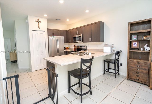 2670 SE 12th St, Homestead, FL 33035