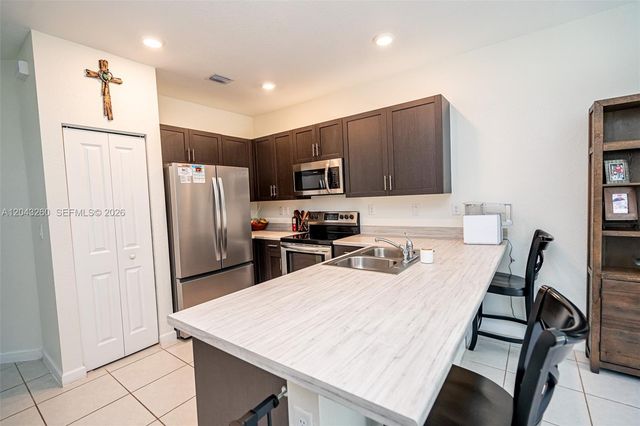 2670 SE 12th St, Homestead, FL 33035
