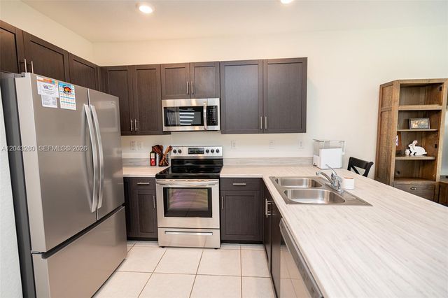 2670 SE 12th St, Homestead, FL 33035