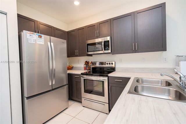 2670 SE 12th St, Homestead, FL 33035