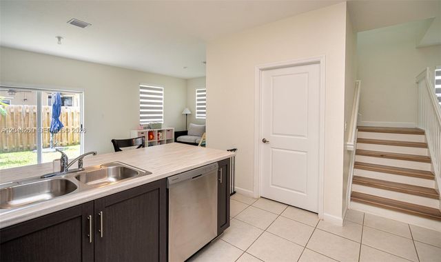 2670 SE 12th St, Homestead, FL 33035