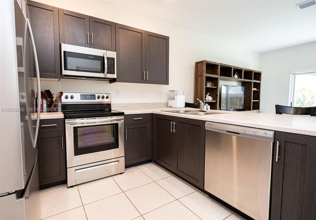 2670 SE 12th St, Homestead, FL 33035