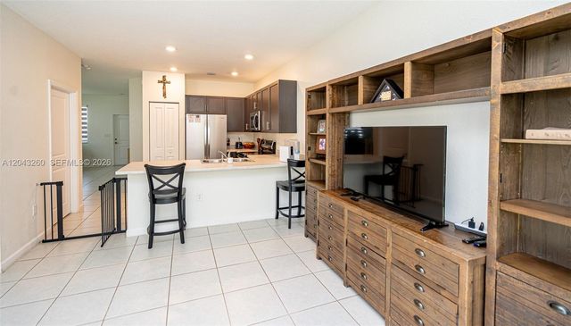2670 SE 12th St, Homestead, FL 33035