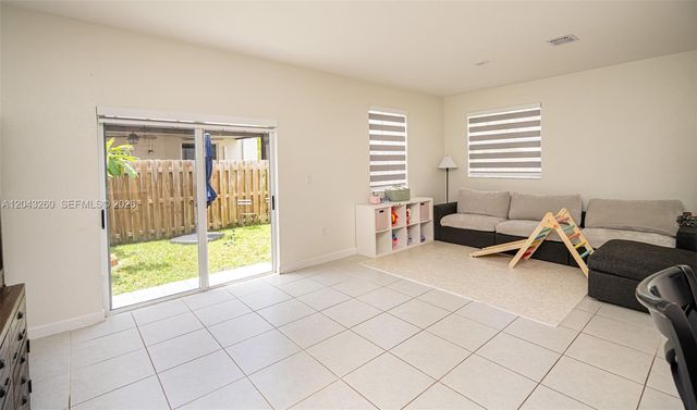2670 SE 12th St, Homestead, FL 33035