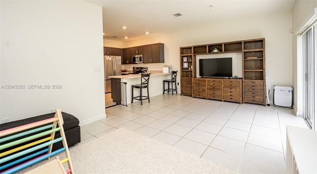 2670 SE 12th St, Homestead, FL 33035