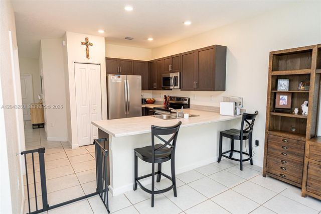 2670 SE 12th St, Homestead, FL 33035