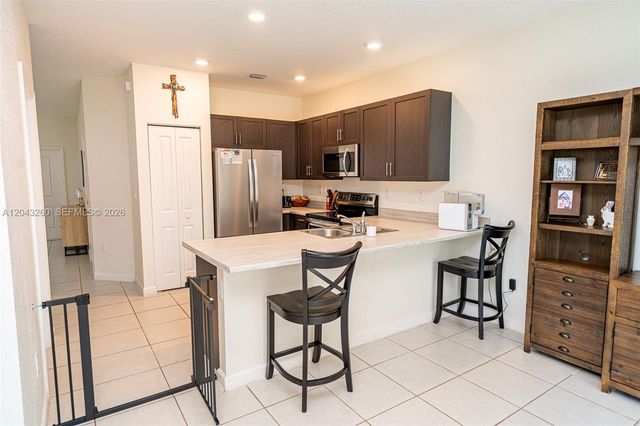 2670 SE 12th St, Homestead, FL 33035
