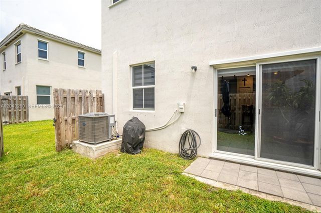 2670 SE 12th St, Homestead, FL 33035