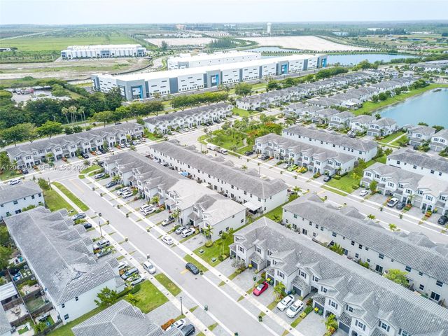 2670 SE 12th St, Homestead, FL 33035