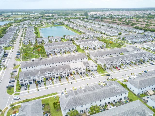 2670 SE 12th St, Homestead, FL 33035