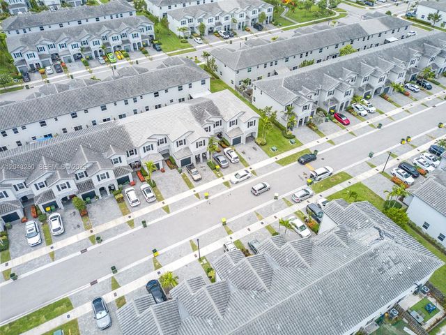 2670 SE 12th St, Homestead, FL 33035