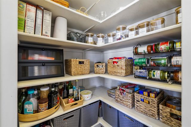 2305 NE Hanover Court, Ankeny, IA 50021