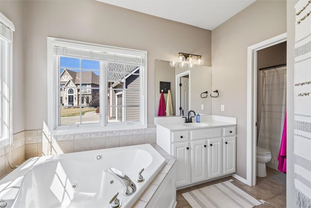 2305 NE Hanover Court, Ankeny, IA 50021