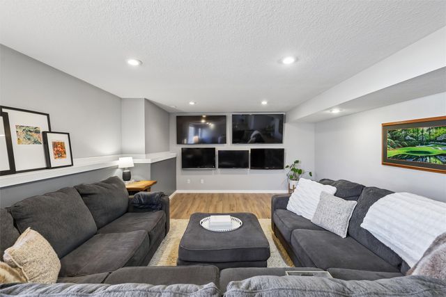 2305 NE Hanover Court, Ankeny, IA 50021