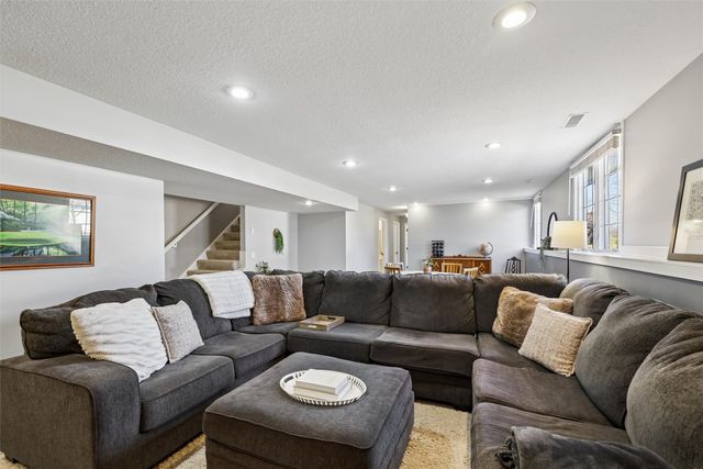 2305 NE Hanover Court, Ankeny, IA 50021