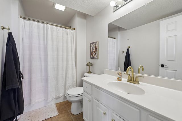 2305 NE Hanover Court, Ankeny, IA 50021