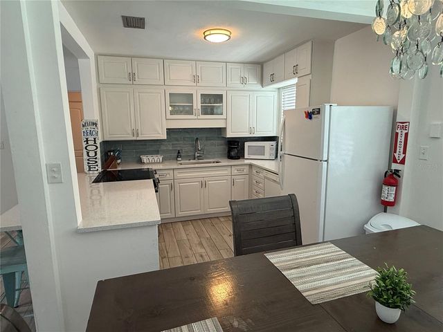 7511 1ST AVENUE W, Bradenton, FL 34209