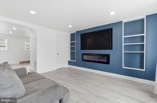4421 E ALLEN ST, Philadelphia, PA 19137