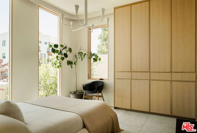 6111 Hargis Street, Los Angeles, CA 90034