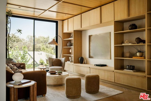 6111 Hargis Street, Los Angeles, CA 90034