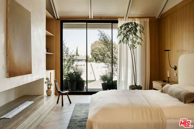 6111 Hargis Street, Los Angeles, CA 90034