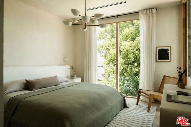 6111 Hargis Street, Los Angeles, CA 90034