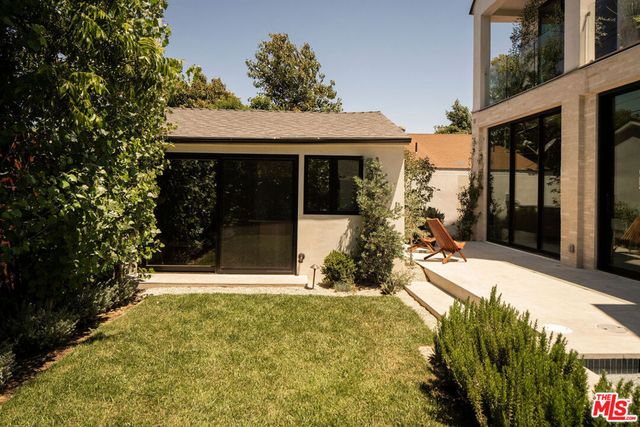 6111 Hargis Street, Los Angeles, CA 90034