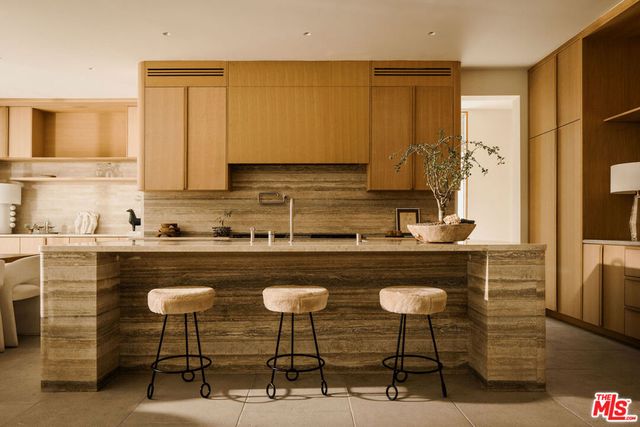6111 Hargis Street, Los Angeles, CA 90034