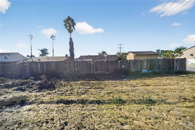 498 Serrana, Perris, CA 92570