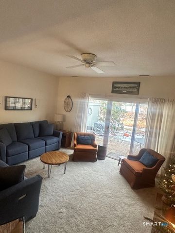 25 Farmington Chase Crescent 25, Farmington, CT 06032