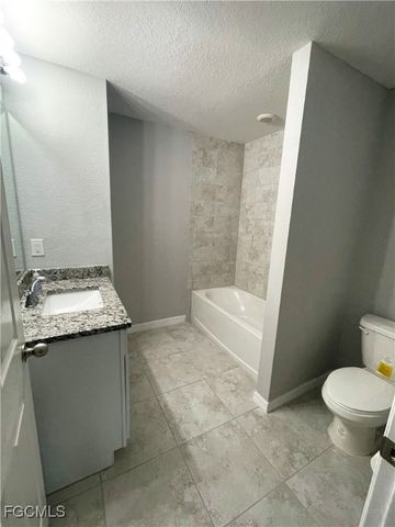 2614 NE 6th PL, Cape Coral, FL 33909