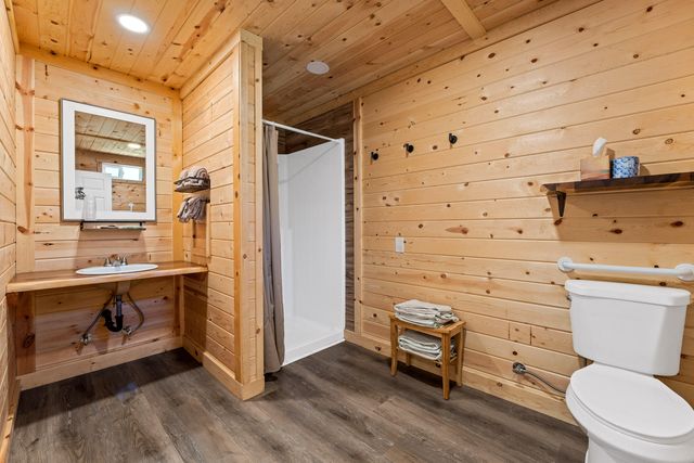 7800 Rogue River, Agness, OR 97406