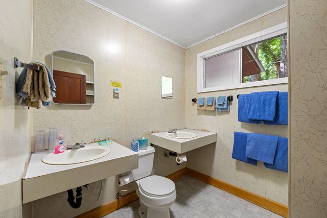 7800 Rogue River, Agness, OR 97406