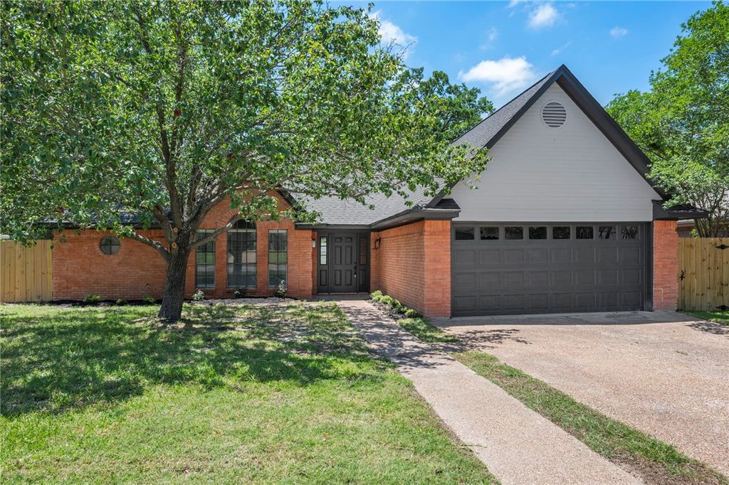 5505 Somerford Lane, Bryan, TX 77802