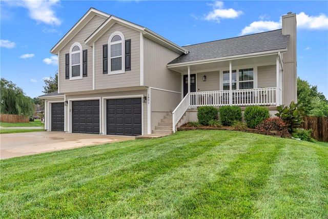 1801 Gunner Avenue, Greenwood, MO 64034