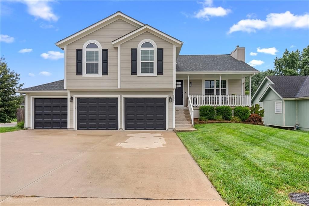 1801 Gunner Avenue, Greenwood, MO 64034