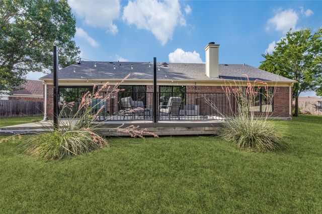 7609 Greenleaf Court, North Richland Hills, TX 76182