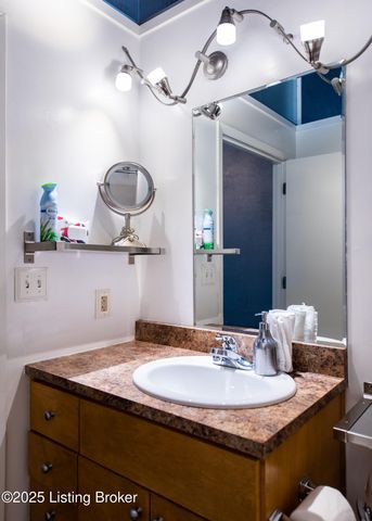 815 W Market St UNIT 804, Louisville, KY 40202