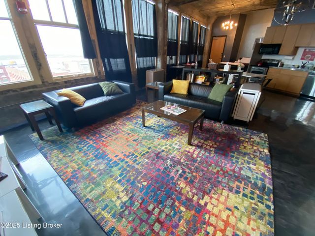 815 W Market St UNIT 804, Louisville, KY 40202